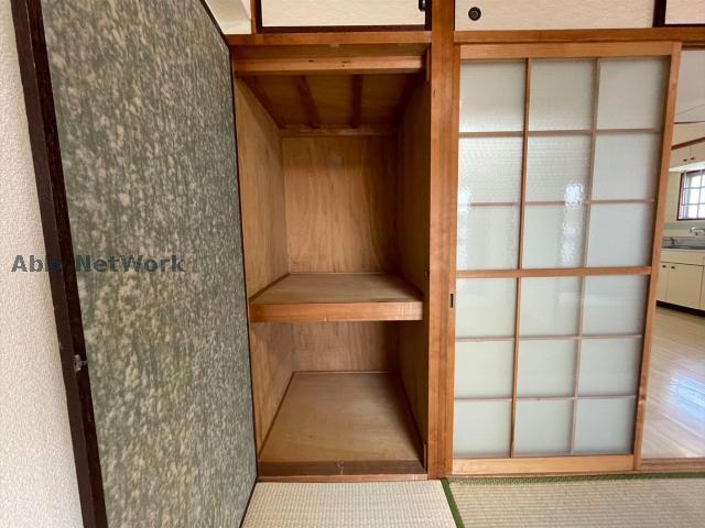 収納　※同物件別部屋の写真です。