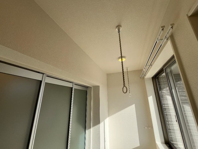 その他設備　室内物干し付き