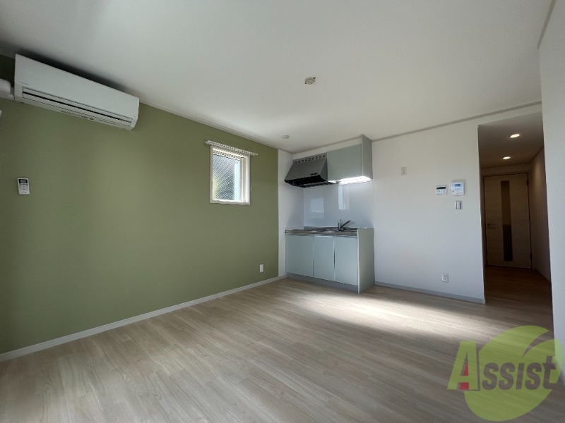 居室・リビング　８．２帖のＬＤＫです。広々としてきれいですね。