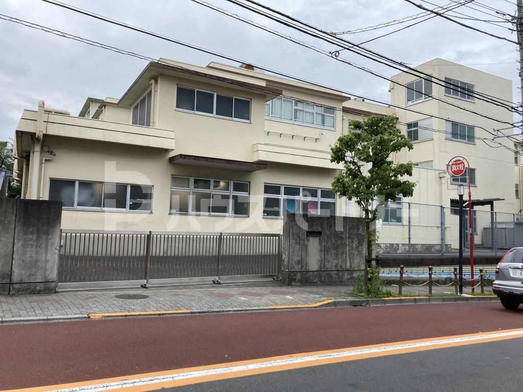 中学校　板橋区立赤塚第三中学校（中学校）まで1940m