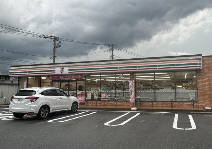 コンビニ　セブン－イレブン筑紫野紫４丁目店（コンビニ）まで521m