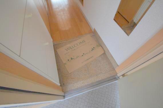 バス・シャワールーム　落ち着いたおしゃれな玄関です。