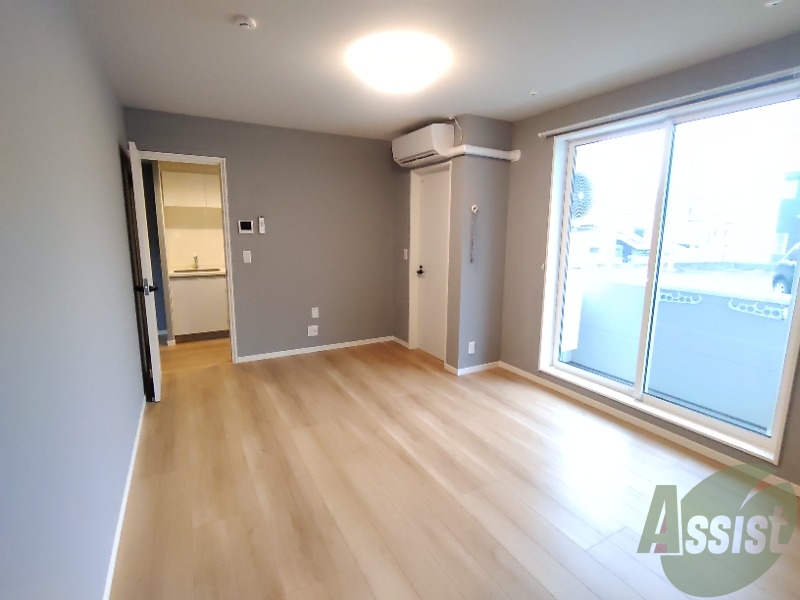 その他部屋・スペース　８．９帖の洋室を別の角度から撮影してみました。