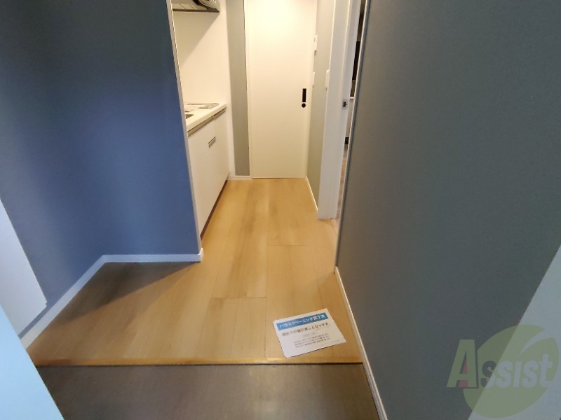 玄関　玄関からの様子です。すぐ部屋が見えないのは安心ですね。