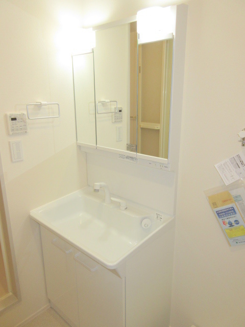 洗面設備　★三面鏡シャンプードレッサー★