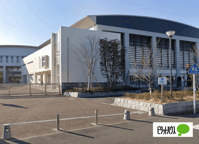 中学校　藤沢市立六会中学校（中学校）まで730m