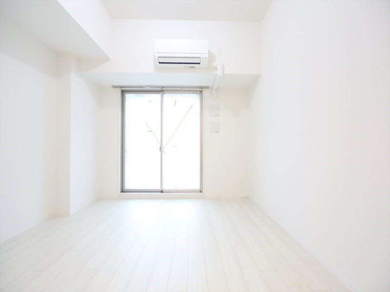 バルコニー　洋室7.8帖　エアコン完備　バルコニー