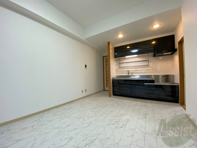 居室・リビング　リビングは白を基調としていて明るい印象ですね！