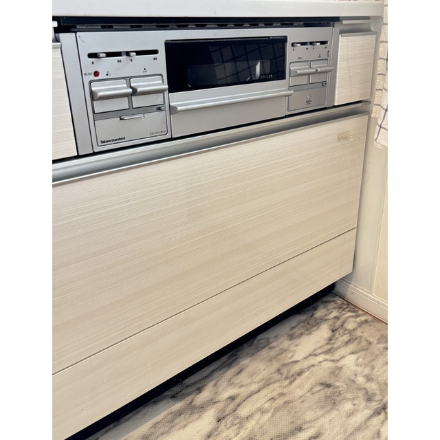 キッチン　三口コンロ、グリル付き