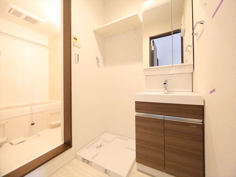 洗面設備　脱衣所　独立洗面台（シャンプードレッサー付）　同仕様写真