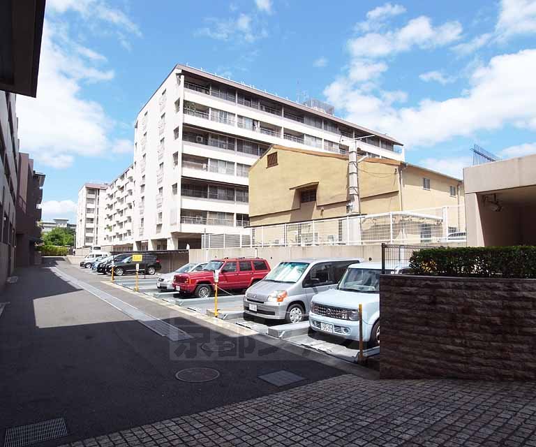 駐車場　立体駐車場もあります