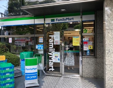 コンビニ　ファミリーマート新宿アイタウン店（コンビニ）まで100m