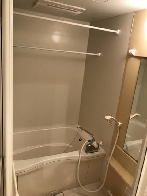 バス・シャワールーム　バスルーム