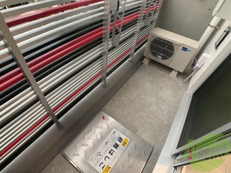 バルコニー　ベランダはこちらです。洗濯物を干すスペースが確保されています