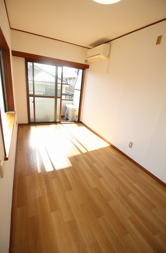 居室・リビング　別の部屋の写真です