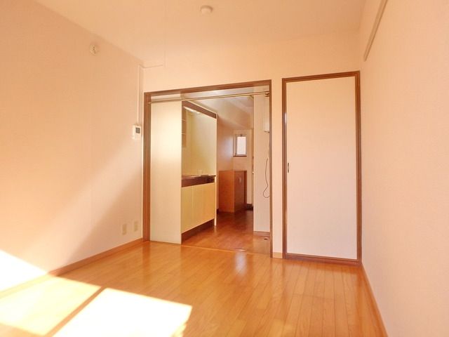 居室・リビング　★日当たり良好　洋室★