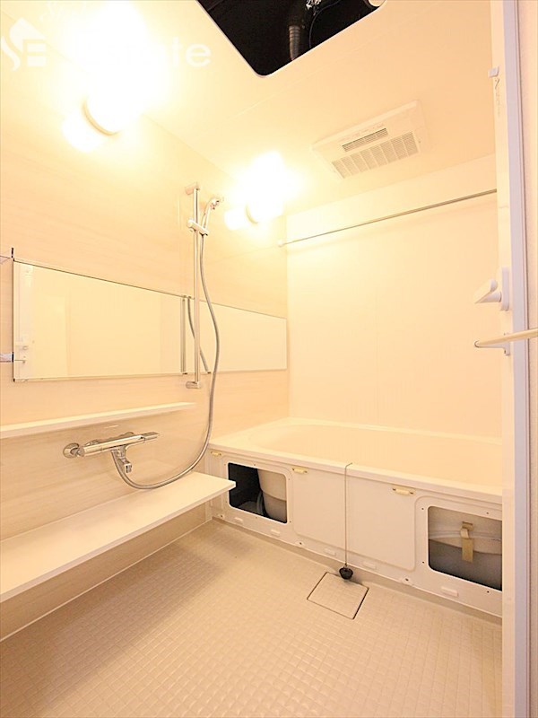 バス・シャワールーム　バスルーム（建設中）