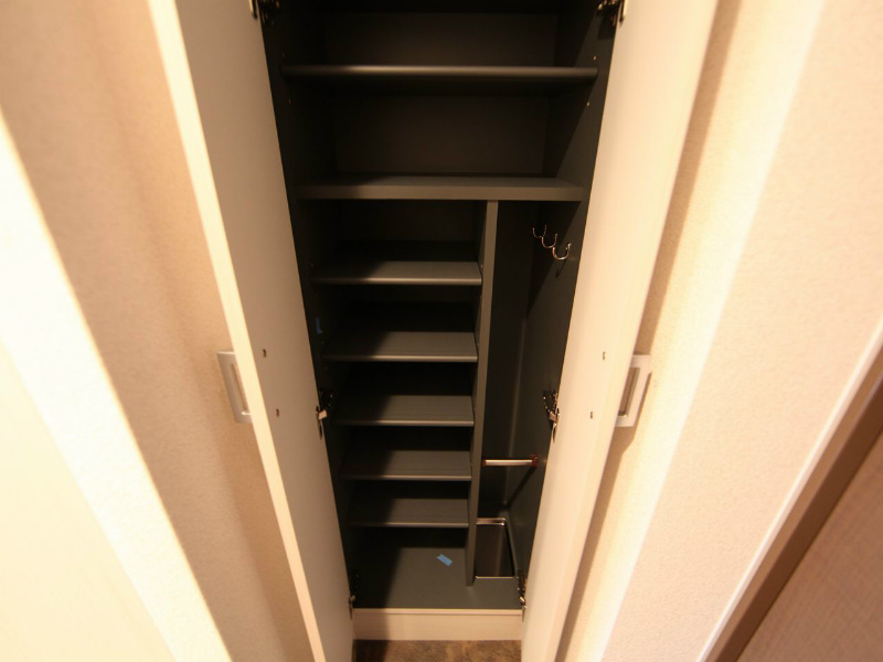 玄関　玄関　シューズボックス付（収納充実してます）