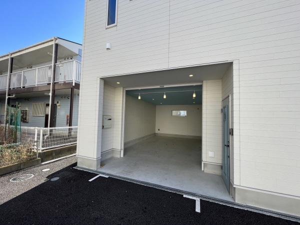 駐車場　1階ガレージ（電動シャッターつき）