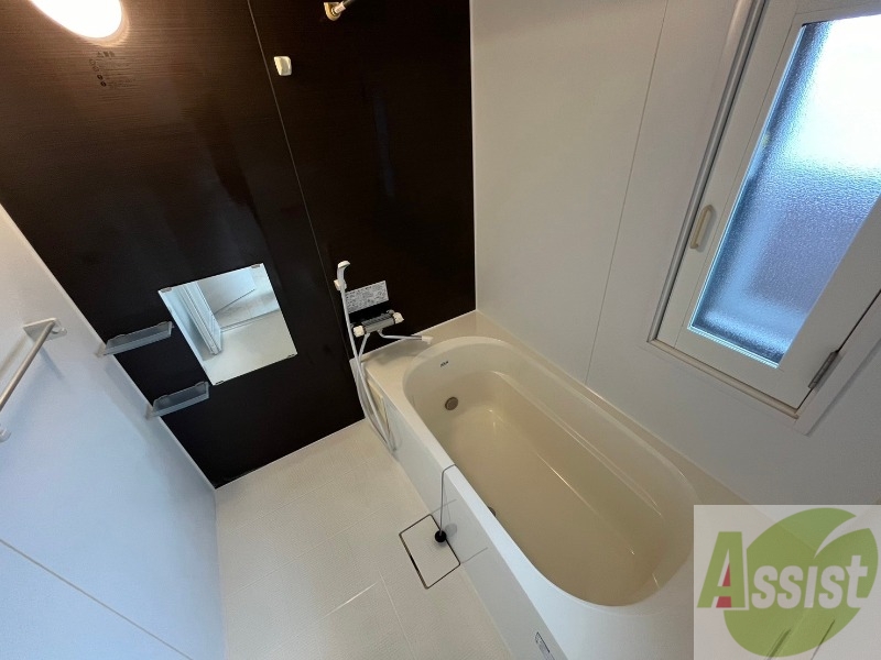 バス・シャワールーム　お風呂になります。一日の疲れを癒してくださいね。