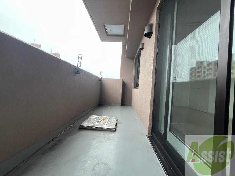 バルコニー　バルコニーです。洗濯物を干すもよし、一息つくもよしですね。