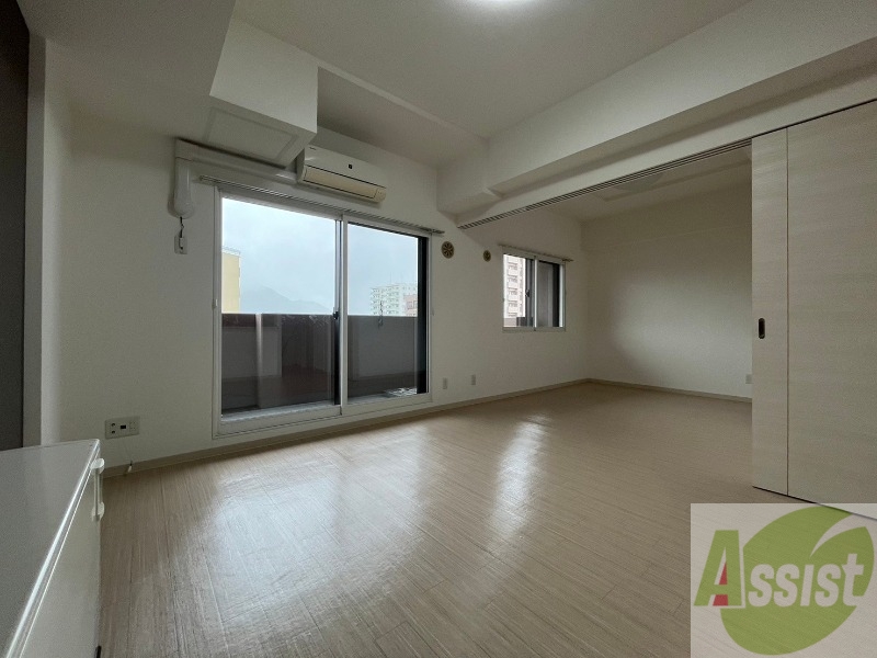 居室・リビング　白を基調とした明るい印象のお部屋になっています！