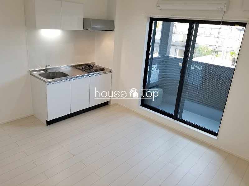 居室・リビング　テーブルやソファーも設置可能♪