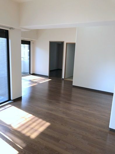 地下鉄谷町線 谷町九丁目駅 徒歩5分 8階建 築36年の居間写真
