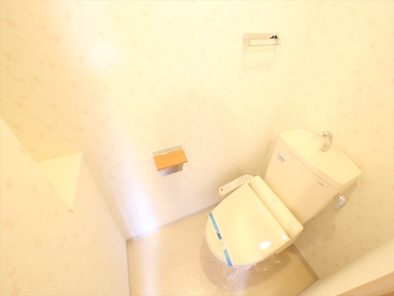 トイレ　温水洗浄便座付き