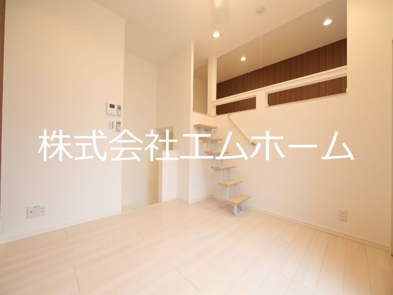 居室・リビング　洋室6.1帖　上段ロフト5.4帖（収納・部屋使えます）同型写