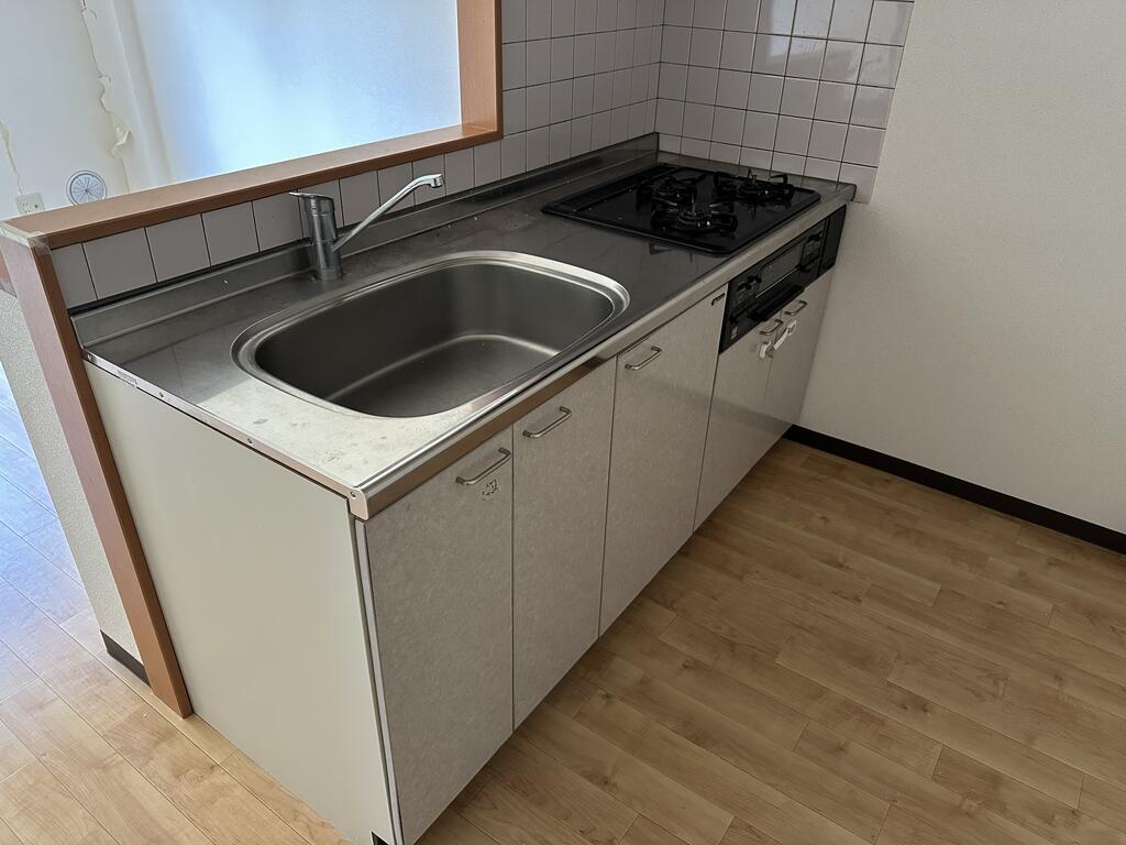 キッチン　※写真は103号室のものです