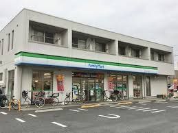 コンビニ　ファミリーマート舎人一丁目店（コンビニ）まで240m