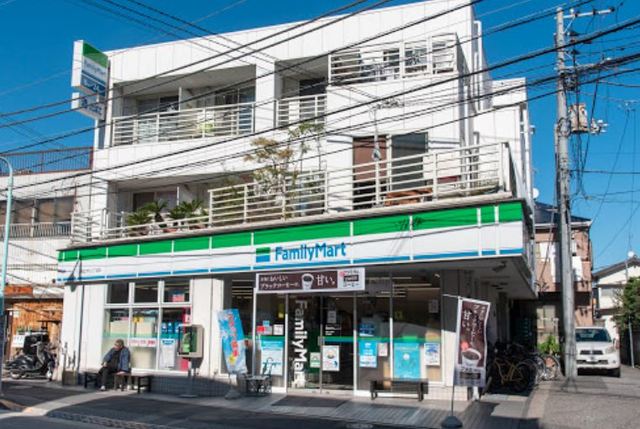 コンビニ　ファミリーマート須賀江戸川二丁目店（コンビニ）まで857m