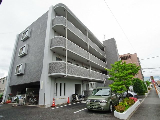 建物外観　♪重厚感ある建物ですね！♪