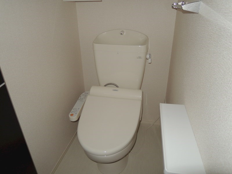 トイレ　トイレには快適な温水洗浄便座付