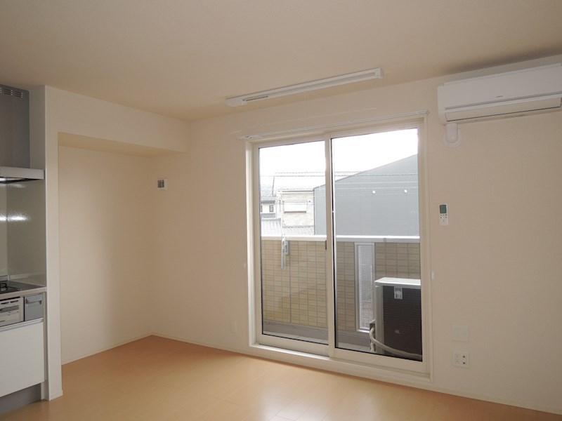 居室・リビング　明るい陽射しが射し込むLDK