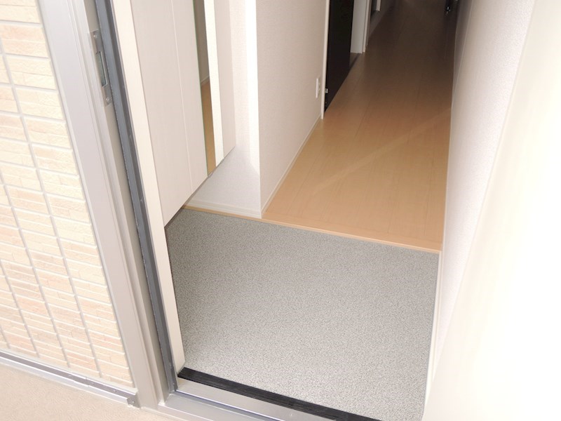 玄関　玄関から室内へ