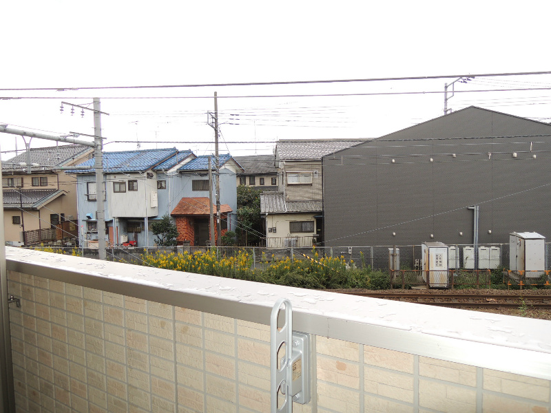 バルコニー　日当りの良いバルコニー