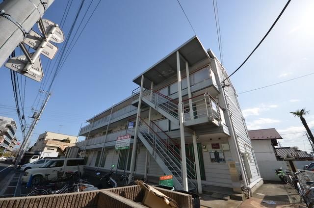 建物外観　☆鉄骨造りの重厚な外観☆