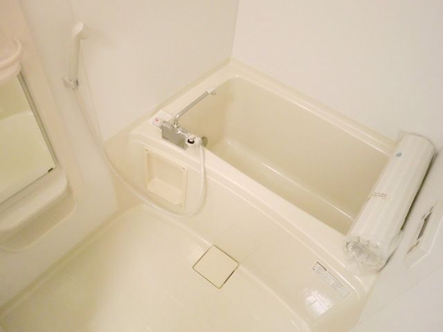 バス・シャワールーム　★バストイレ別なのでゆったり入れます★