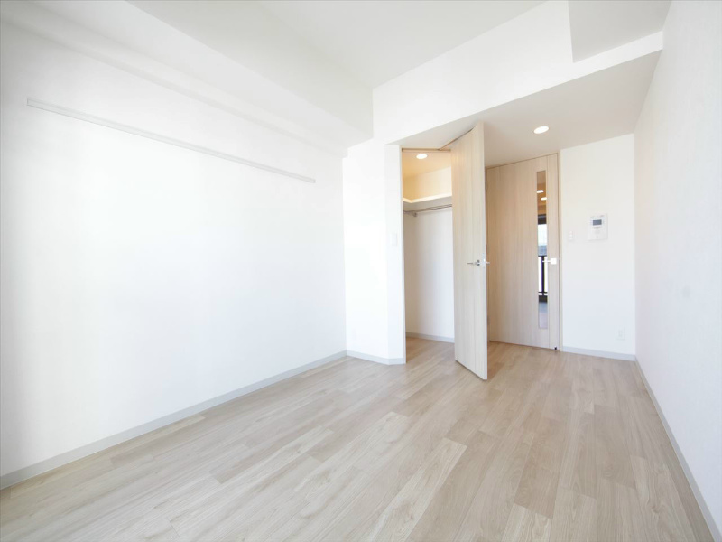 居室・リビング　洋室8.7帖　ウォークインクローゼット付（収納充実してます）