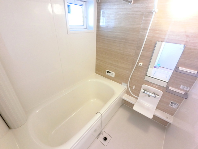 バス・シャワールーム　浴室換気乾燥機付き一坪タイプの浴槽です。