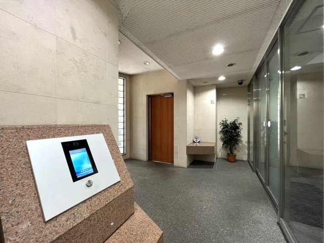エントランス　建物の内部です