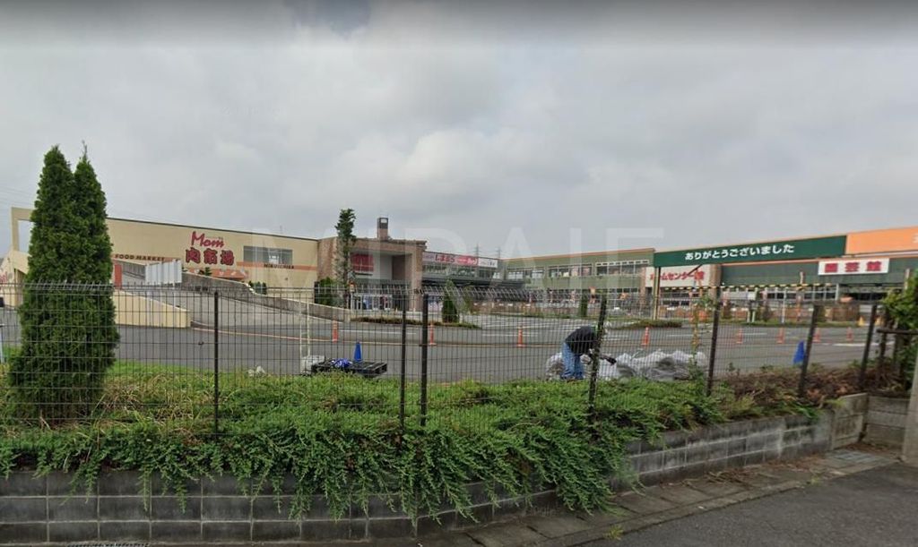 スーパー　フードマーケットMom肉市場橋本店（スーパー）まで1090m