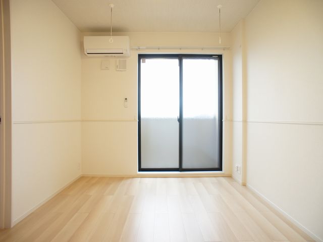 居室・リビング　快適に過ごせるエアコンが付いています♪
