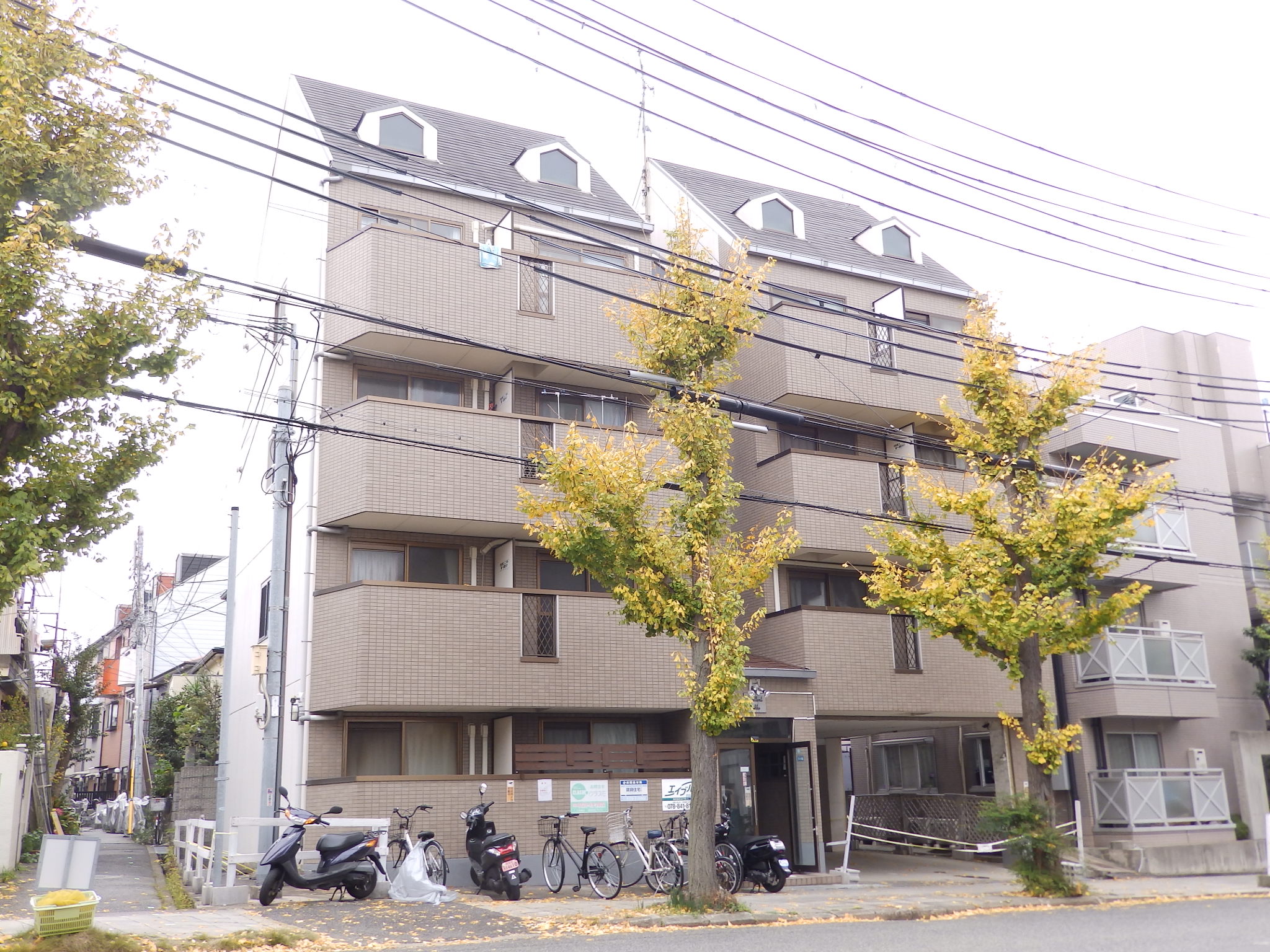 建物外観　最上階角部屋
