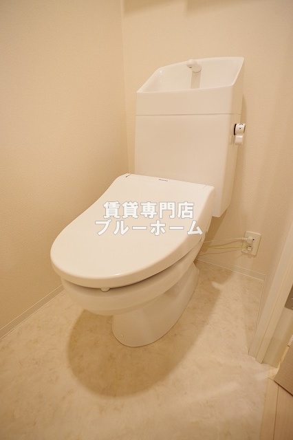 トイレ　温水洗浄便座付きのトイレです！