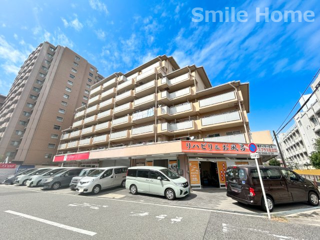 建物外観　エレベーター付きファミリーマンションです