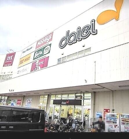 スーパー　ダイエーグルメシティ中もず店（スーパー）まで825m