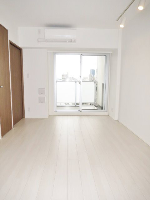 居室・リビング　室内写真は同タイプ別号室です